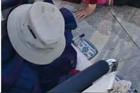 老人不慎坠湖，银川两名16岁中学生出手救人图片