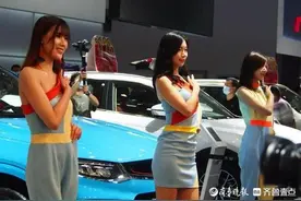 齐鲁国际车展美女车模再来一波，这几位犹如邻家女孩图片