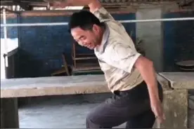 地头田间跳孔雀舞的壮汉，村民笑他是“疯子”，“灵魂舞者”惊艳网友图片