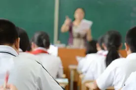 “教师工资不低于公务员”，要先把拖欠的结清图片