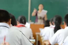 衡水二中寒假网课“朝五晚十”？本质上就是违规补课 | 新京报快评图片