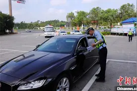 高速公路超速行驶违法行为突出 广西警方严管严查图片