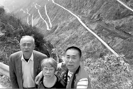 4年24万公里 他开“房车”带父母畅游祖国图片