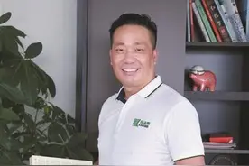 走向我们的小康生活｜冯涛：从“蜘蛛人”到开公司，再到创立保洁员网约平台图片