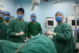 胖到开车等红绿灯也能秒睡 他们决定切胃减肥图片