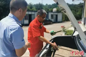 湖北宜都：村民修房墙内发现手榴弹 民警及时处置图片