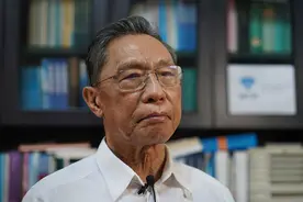 钟南山：从医几十年，我最大的幸福，是始终站在治病救人一线图片