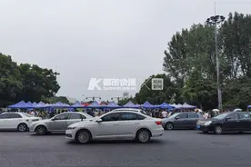 今天浙大4000多名新生报到！这一次真的是目送，家长全部止步在校门口图片