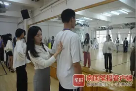 服装专业教师：多重身份连轴转，发掘学生闪光点图片
