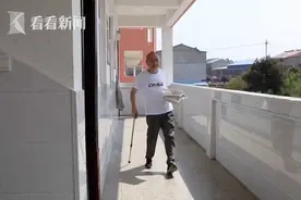 自幼患小儿麻痹 57岁乡村老师拄拐执教36年：让孩子能走出大山图片