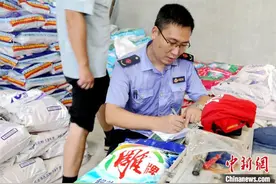 江西南昌查获12.5吨假冒洗衣粉 犯罪嫌疑人已被立案侦查图片