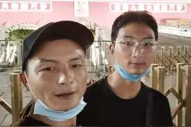 湖南高考文科第一名，带着妈妈遗照上清华图片