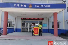 男子骑电摩肇事逃逸，警察到处走访，终于被“摩友”认出图片