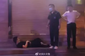 男子深夜醉酒，躺人行道睡觉图片
