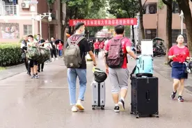 湖南大学站，到了图片