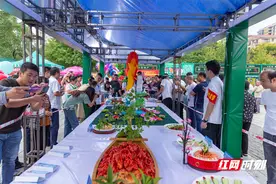 人间至味是龙虾！“郴州虾王”花落北湖区“泉水小龙虾”图片