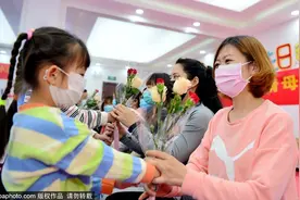 懂得感恩至亲图片