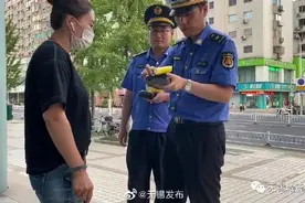 遛狗不牵绳，市区首罚图片