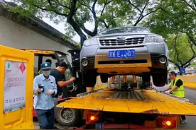 北京鼓楼西大街今起全面禁停图片