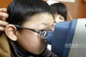 孩子戴上眼镜就摘不下来了？图片