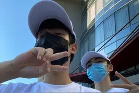 焉栩嘉和周奇成为北电新舍友 不见“表弟”刘家祎图片