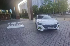 荣威i6 MAX及荣威ei6 MAX上市，智驾辅助升级至L2.5+级、标配斑马最新系统图片