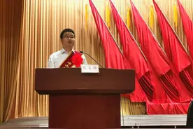 我的扶贫日记丨穿破11双鞋的“洋芋书记”，把紫土豆变成群众脱贫的金疙瘩图片