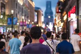 文旅中国 | 南京东路步行街延伸至外滩，人群涌入为周边商业打入强心针图片