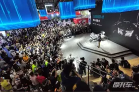 「2020摩博会」春风1250TR-G亮相，国产最大排量公路旅行车，预计明年上半年上市图片