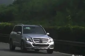 太吓人！小轿车高速上开到190km/h 被12分扣光驾驶证扣留图片