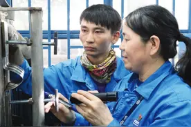 江南造船电焊工朱瑞霞二十多年如一日——练就“钢铁上的绣花功夫”，构筑中国船舰钢筋铁骨图片