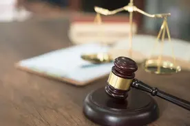 一家三口20年来第一次见面，竟是父母要离婚！杭城法庭这幕，最后结局暖了图片