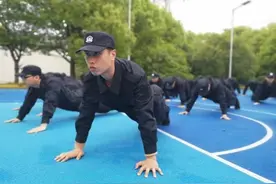 像警察，又不是警察，那些表现优秀的“辅警”如何晋升为警察？图片
