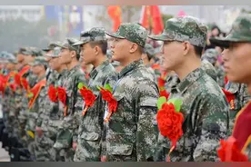 秦皇岛市​800余名新兵奔赴军营图片