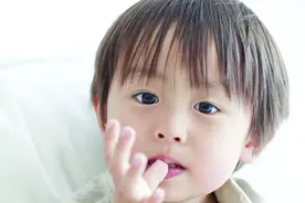 咬指甲是孩子长蛔虫了吗图片