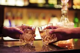 哈市一怀孕妻子突感不适，男子酒驾送孕妻上医院……图片