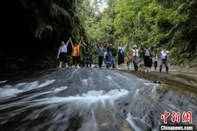 海外华文媒体走进内江威远 体验“穹窿地貌”别样旅游图片