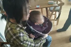 妈妈去上个厕所，2岁儿子发生意外：快帮帮我，我儿子的头被坐便器卡住了图片