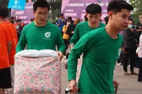 不愧是专业院校！山东工艺美学院迎新，报到现场成专业“秀场”图片