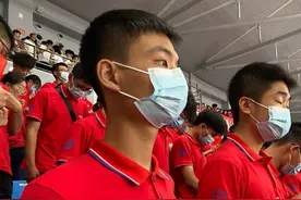 61名一线抗疫医护子女入读武汉大学，每人获助1万元图片