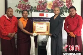 海外战“疫”：尼泊尔中华寺已向当地捐赠了逾167万只口罩图片