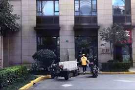 继快递柜后，上海一些小区引入“外卖柜”；用者为何多表示反感？图片