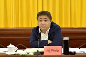 贵州大方县县长停职后，遵义市红花岗区区长游劲松已任代县长图片