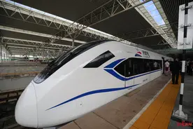 “天府号”新型动车组投运，成灌、成雅、成绵乐铁路公交化再加密图片