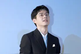 被男粉丝叫“宝贝”刘昊然表情惊慌瞳孔地震图片