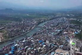 甜蜜！102岁爷爷被92岁奶奶宠得像个孩子……图片