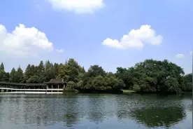 冷空气影响，明起杭州中雨局部大雨！最高温降至20℃，几号雨停？后面假期这样安排图片