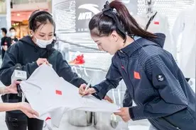 “国家队同款”运动服开售 艺术体操女星张豆豆助阵图片