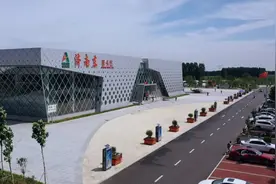 车流量比去年同期增长76% 济南东服务区国庆首日迎4万辆私家车图片