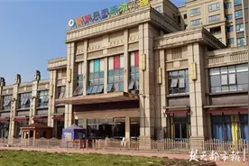 幼儿园擅自填平小区观景池，城管部门要求恢复原貌图片